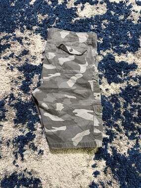 Iron Co Men's Grey Camo Multi-Pocket Cargo Shorts Size 40